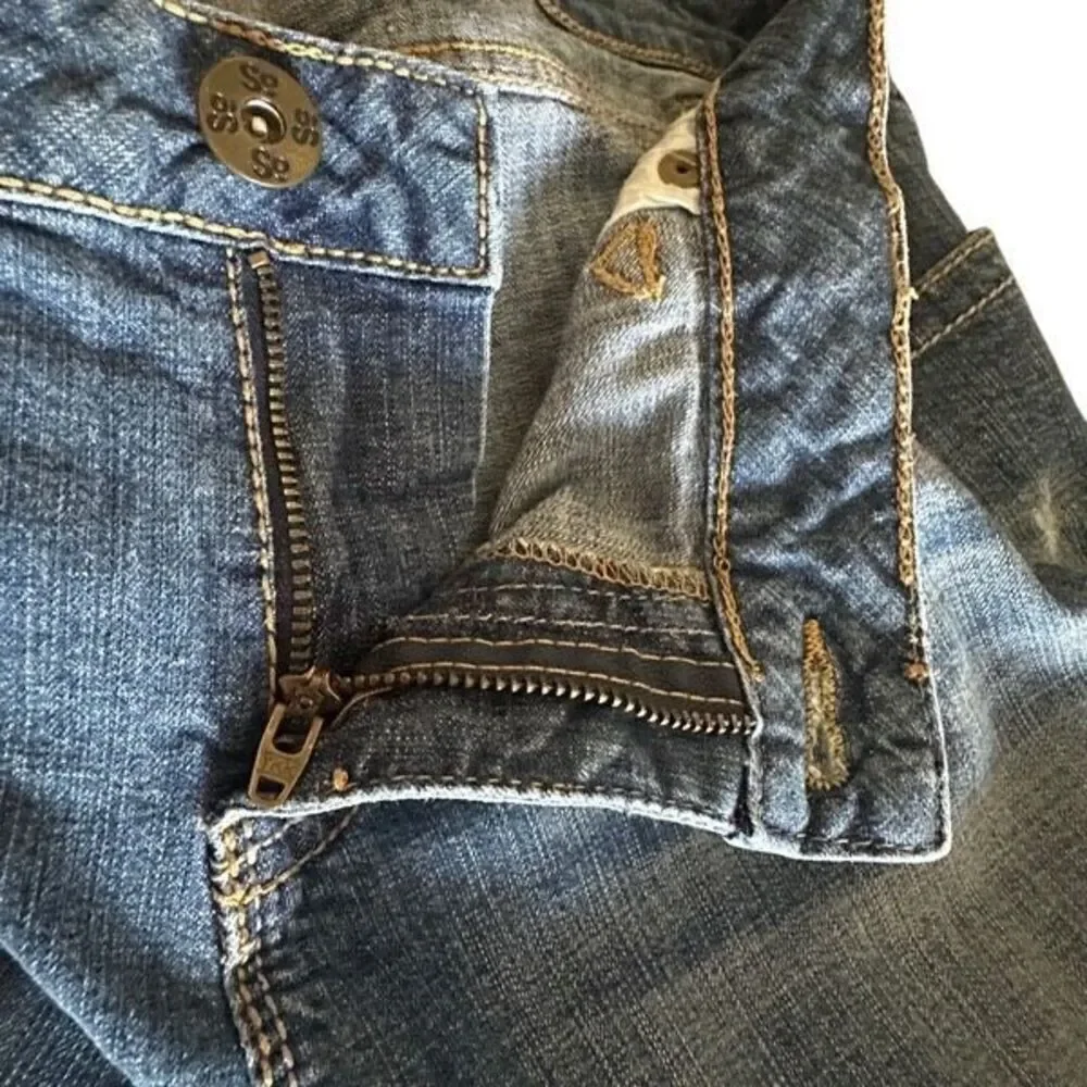 So Blue Mid-rise Distressed Zip Fly Cuffed Jean Denim Shorts Ladies Size 17